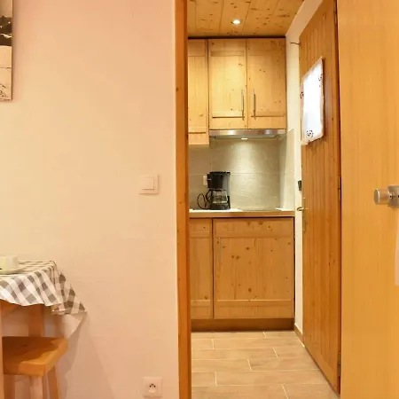 De Montagne Pour 2 Pers, Pistes Et Commerces A 100m, - Fr-1-180-5 Apartment Meribel