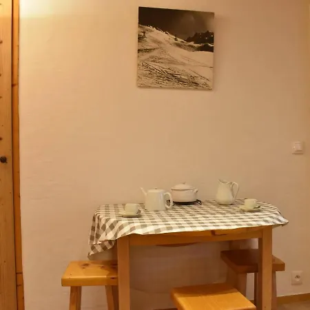 De Montagne Pour 2 Pers, Pistes Et Commerces A 100m, - Fr-1-180-5 Apartment